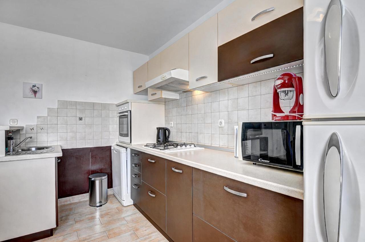 Lina Apartment Pula Exterior foto