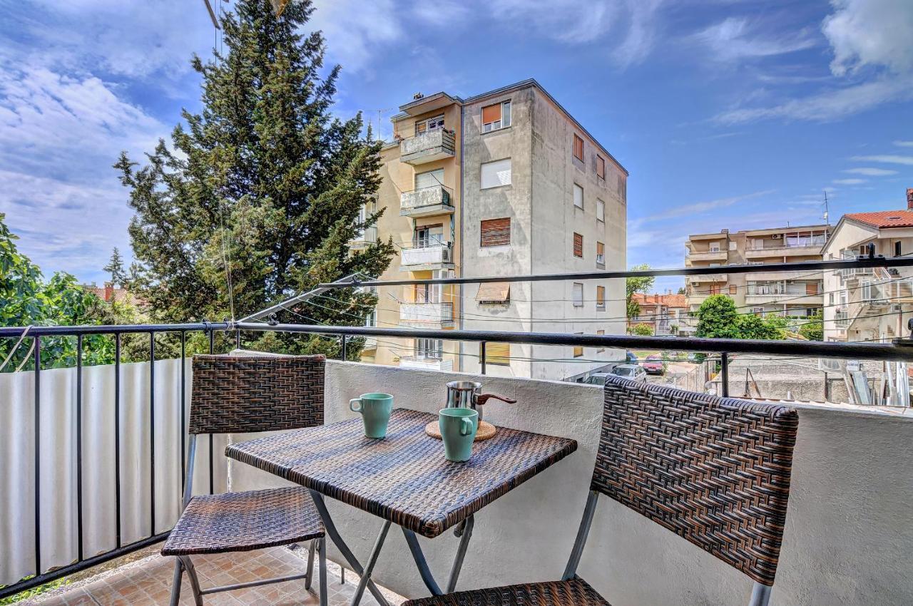 Lina Apartment Pula Exterior foto