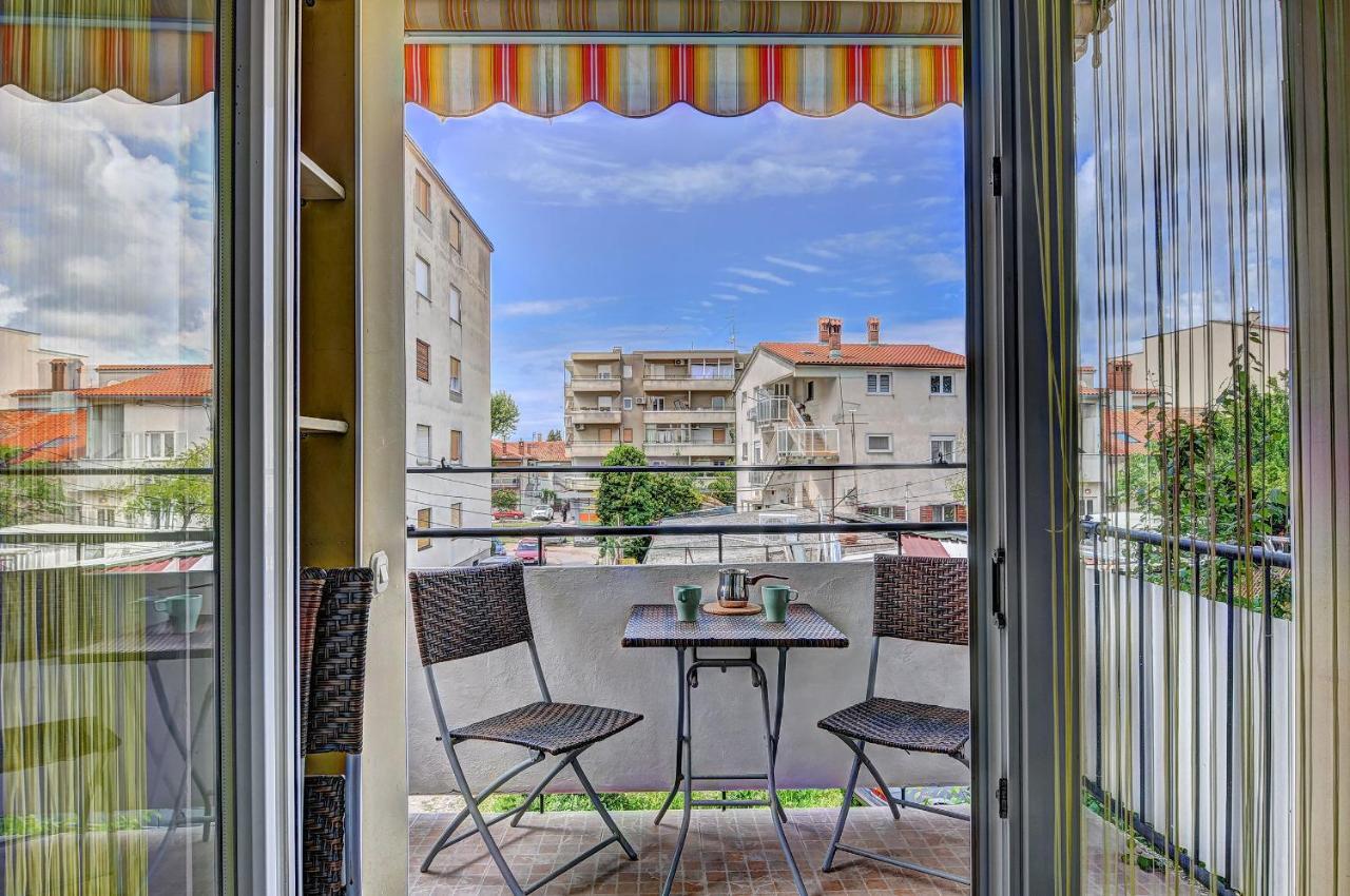 Lina Apartment Pula Exterior foto